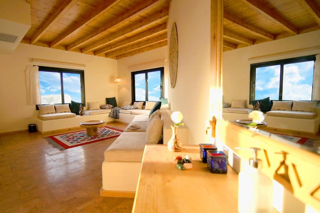 Posezení v ubytování Benben by Dhara Hotels - Adults Only
