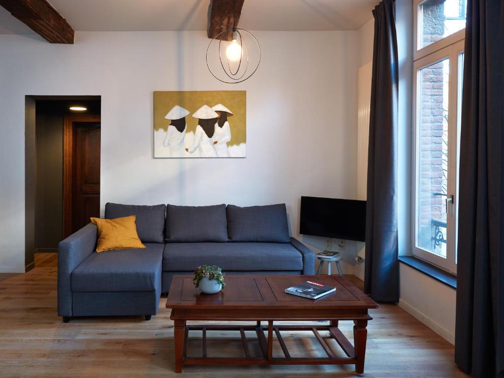 Coin salon dans l'établissement La Petite Histoire gîtes-appartements