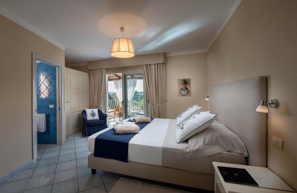 Postel nebo postele na pokoji v ubytování Boutique Hotel Su Sergenti