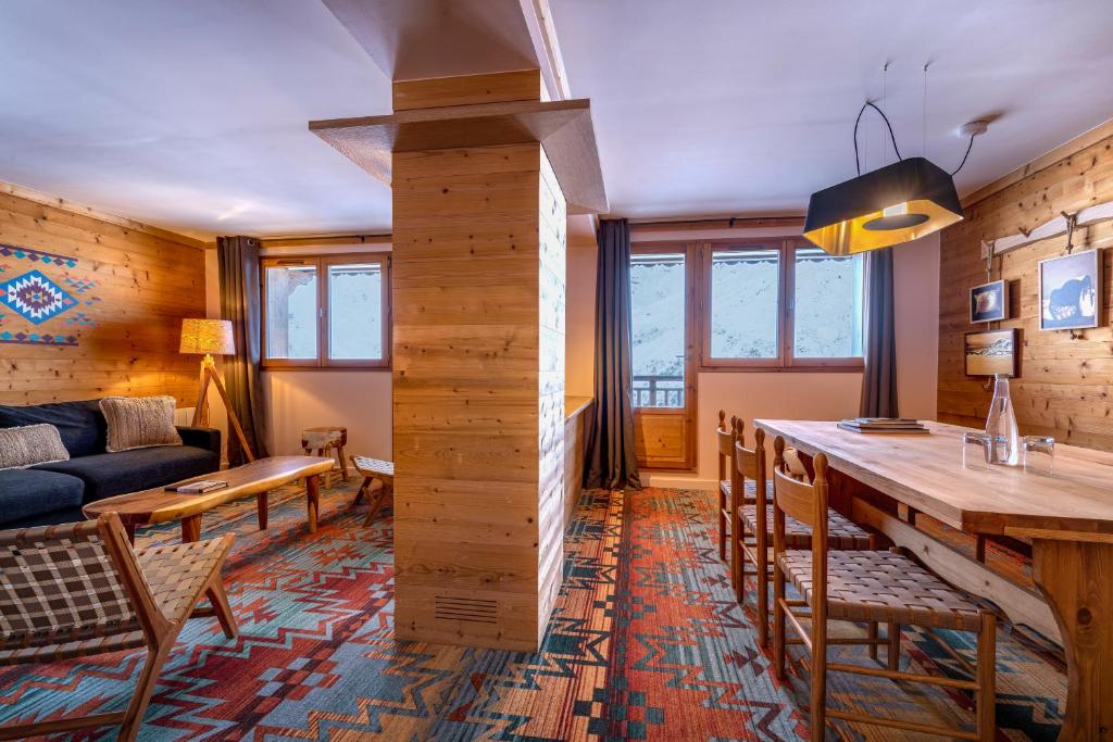 a living room with a couch and a table at Chalet Hotel Kaya in Les Menuires