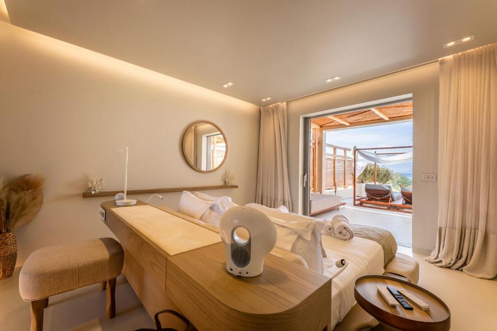 Foto de la galería de Avgoustos Suites Naxos en Naxos