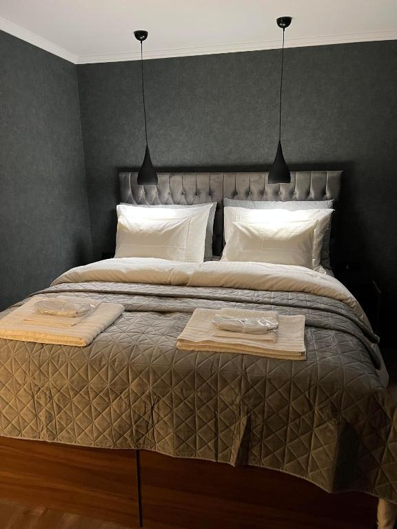 Postel nebo postele na pokoji v ubytování Buffalo Hotell
