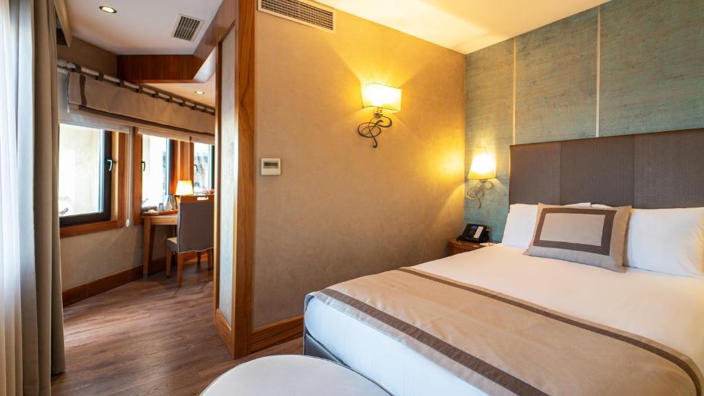 Postel nebo postele na pokoji v ubytování Biz Cevahir Hotel Sultanahmet