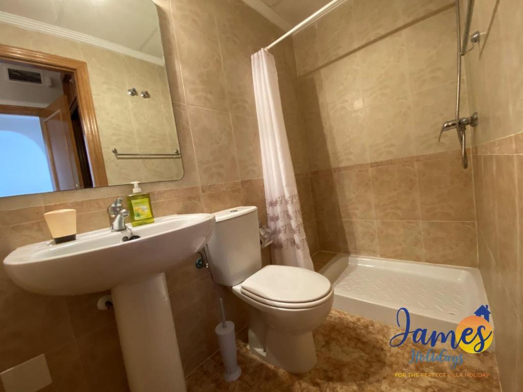 A bathroom at La Ciñuelica R14 1st Floor Apartment Com Pool L182