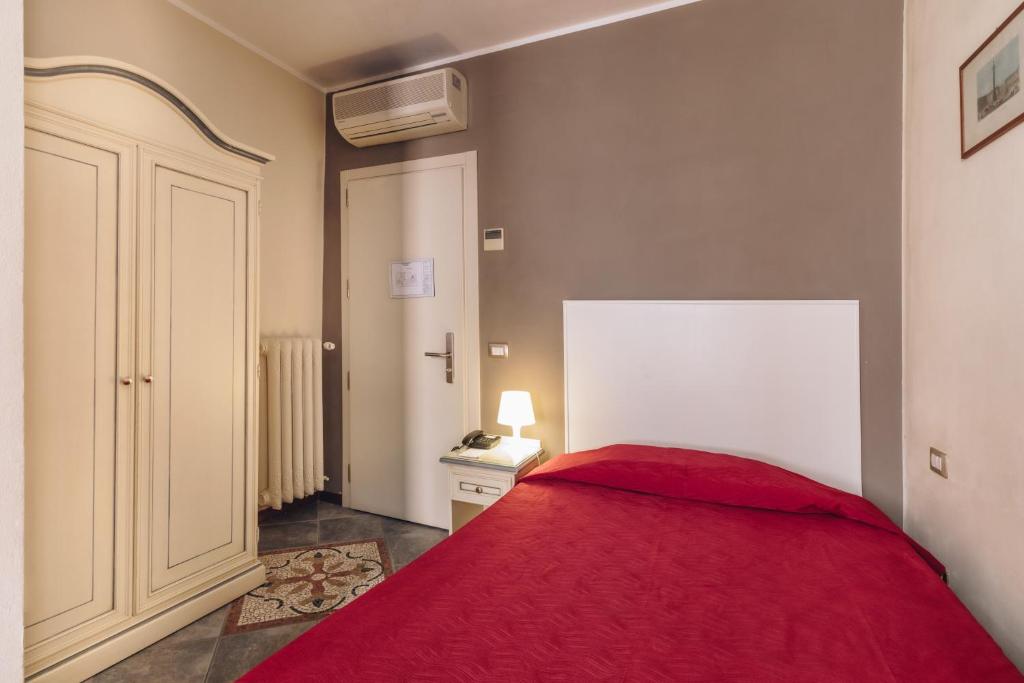 Hotel Astoria - Quarto Individual
