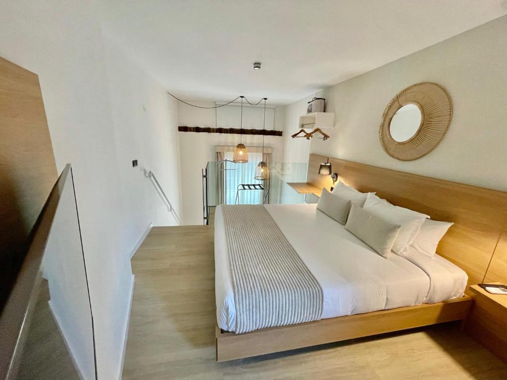 Postel nebo postele na pokoji v ubytování Hotel Emblemático Hi Suites
