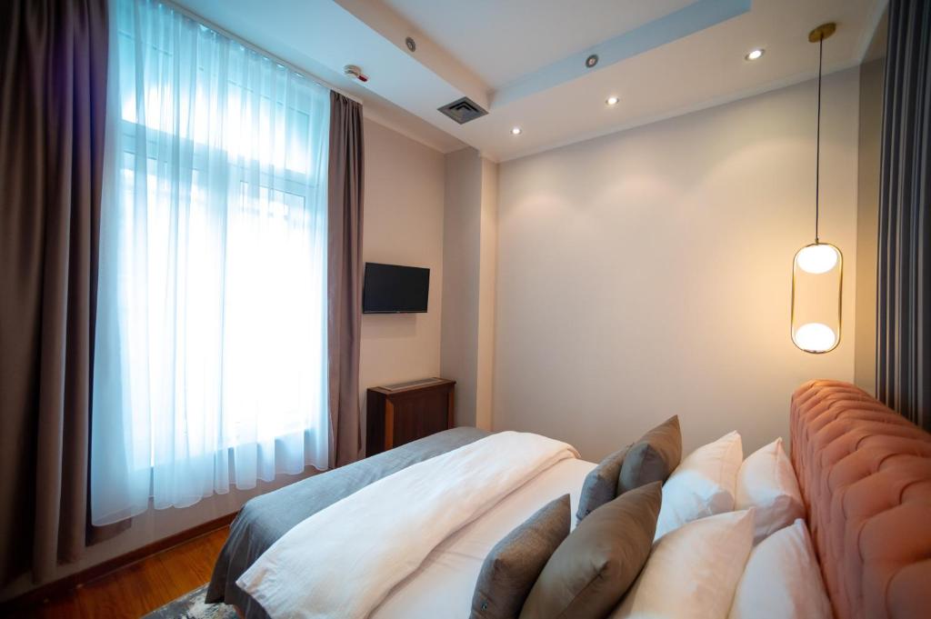 Televiisor ja/või meelelahutuskeskus majutusasutuses NATALI Luxury suites