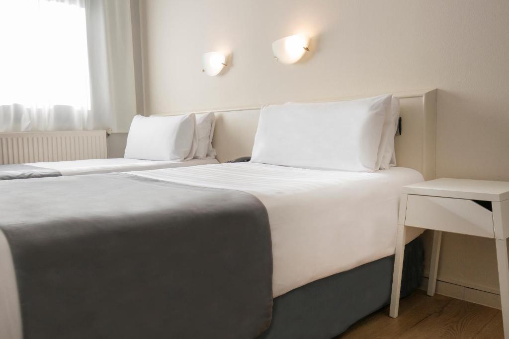 Postel nebo postele na pokoji v ubytování Hotel Camellot by Nexta