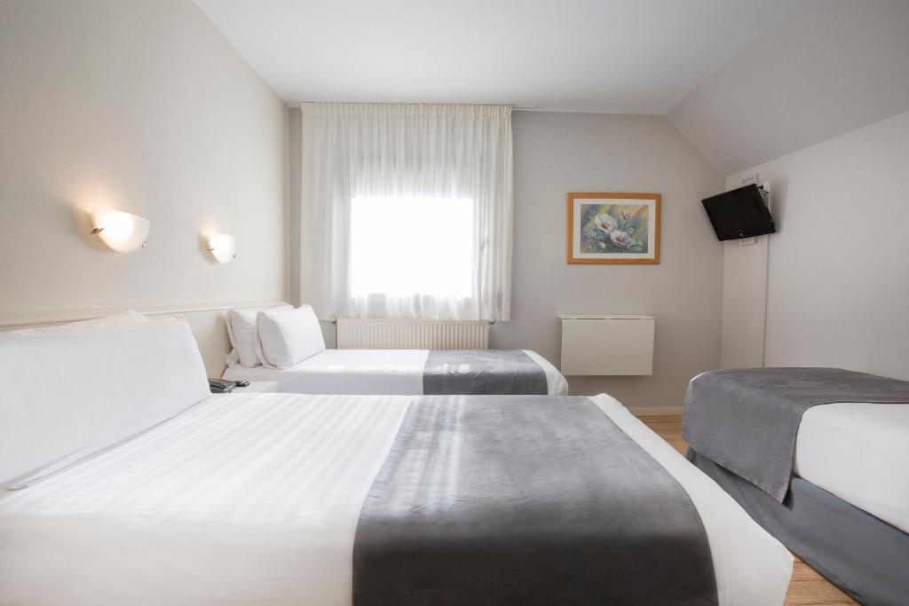 Postel nebo postele na pokoji v ubytování Hotel Camellot by Nexta