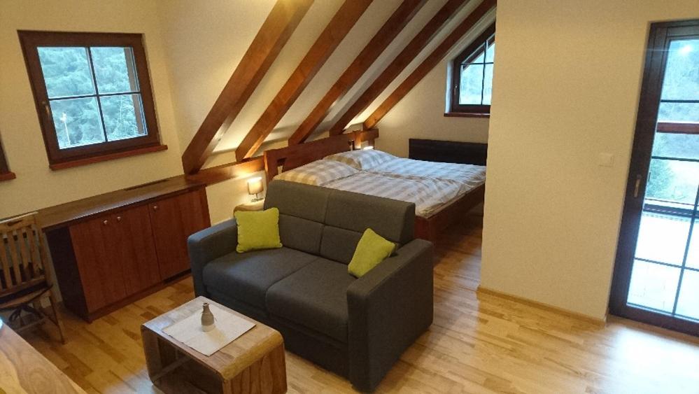 Postel nebo postele na pokoji v ubytování Jezírko lesní restaurant & penzion