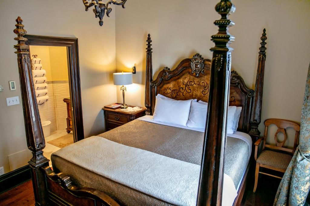 Puddicombe House - Standard King Room