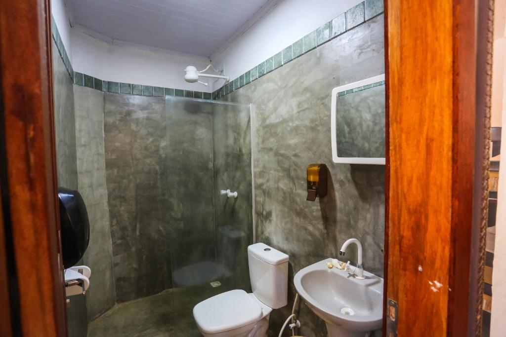 a bathroom with a toilet and a sink at Mandala Hostel Jeri in Jericoacoara