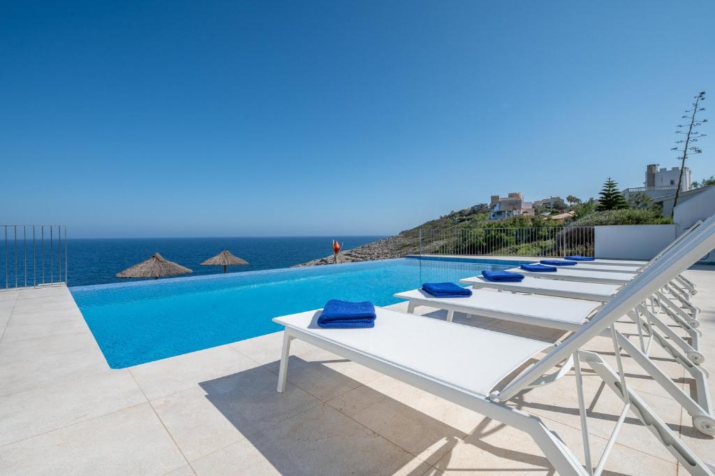 Bazén v ubytování Villa Mediterraneo by Mallorca House Rent nebo v jeho okolí