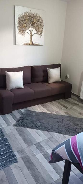 A seating area at Chris rooms