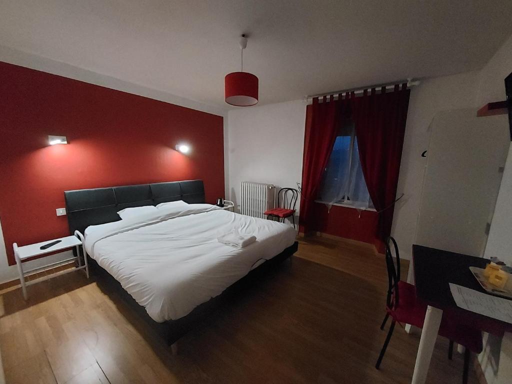 Postel nebo postele na pokoji v ubytování Hôtel le Comtois