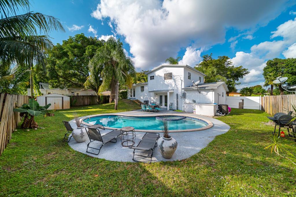 a house with a swimming pool in the yard at Pool Home in Hollywood