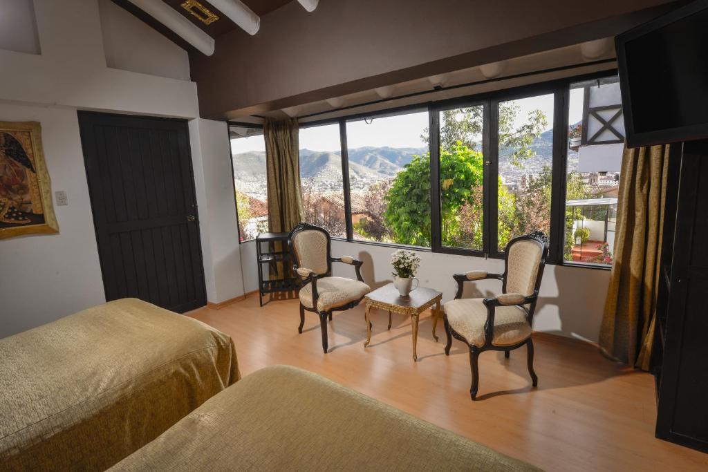 Nespecifikovaný výhled na hory nebo výhled na hory při pohledu z hotelu