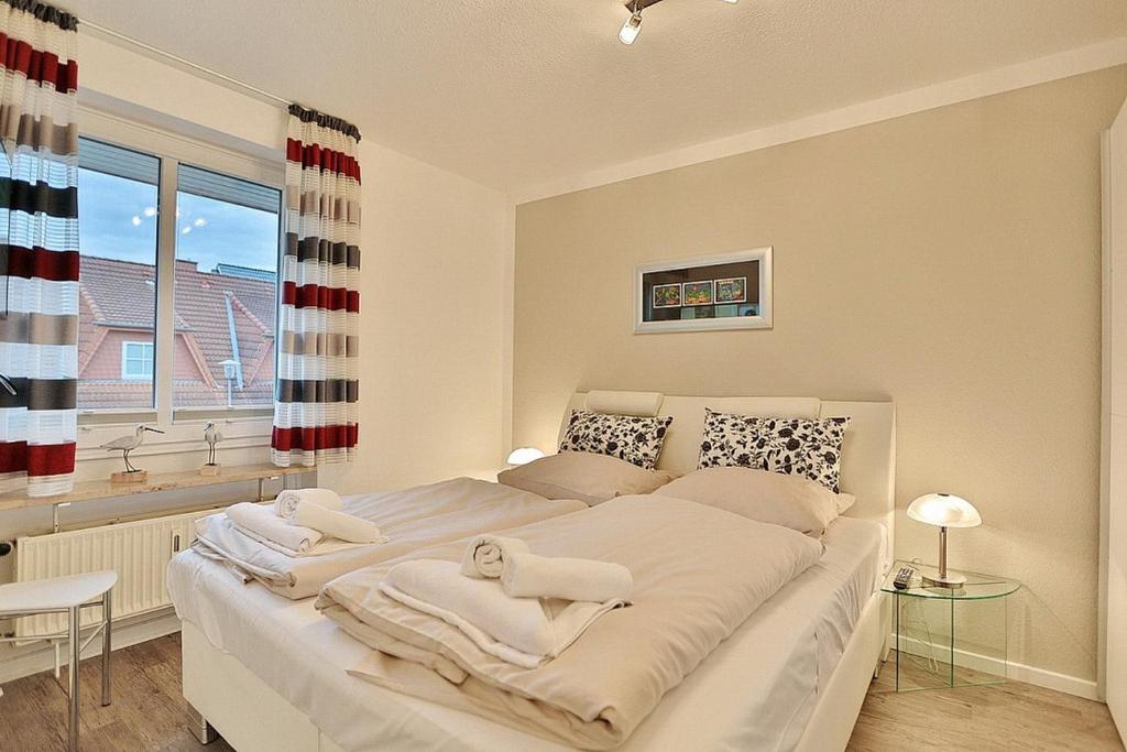 Postel nebo postele na pokoji v ubytování Haus am Wiesenweg Haus am Wiesenweg 3 Appartement 04