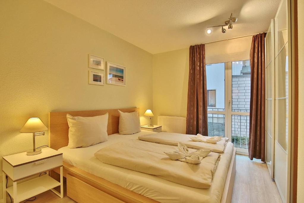 Postel nebo postele na pokoji v ubytování Gorch-Fock-Straße 16 Gorch-Fock-Str 16 Appartement 1