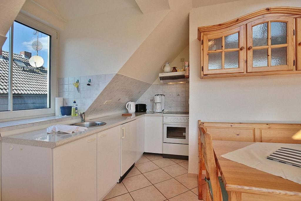 Kuchyň nebo kuchyňský kout v ubytování Gorch-Fock-Straße 16 Gorch-Fock-Str 16 Appartement 8