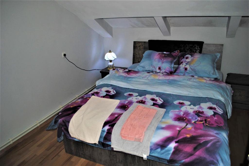 Postel nebo postele na pokoji v ubytování Family Guesthouse - MACHARASHVILI
