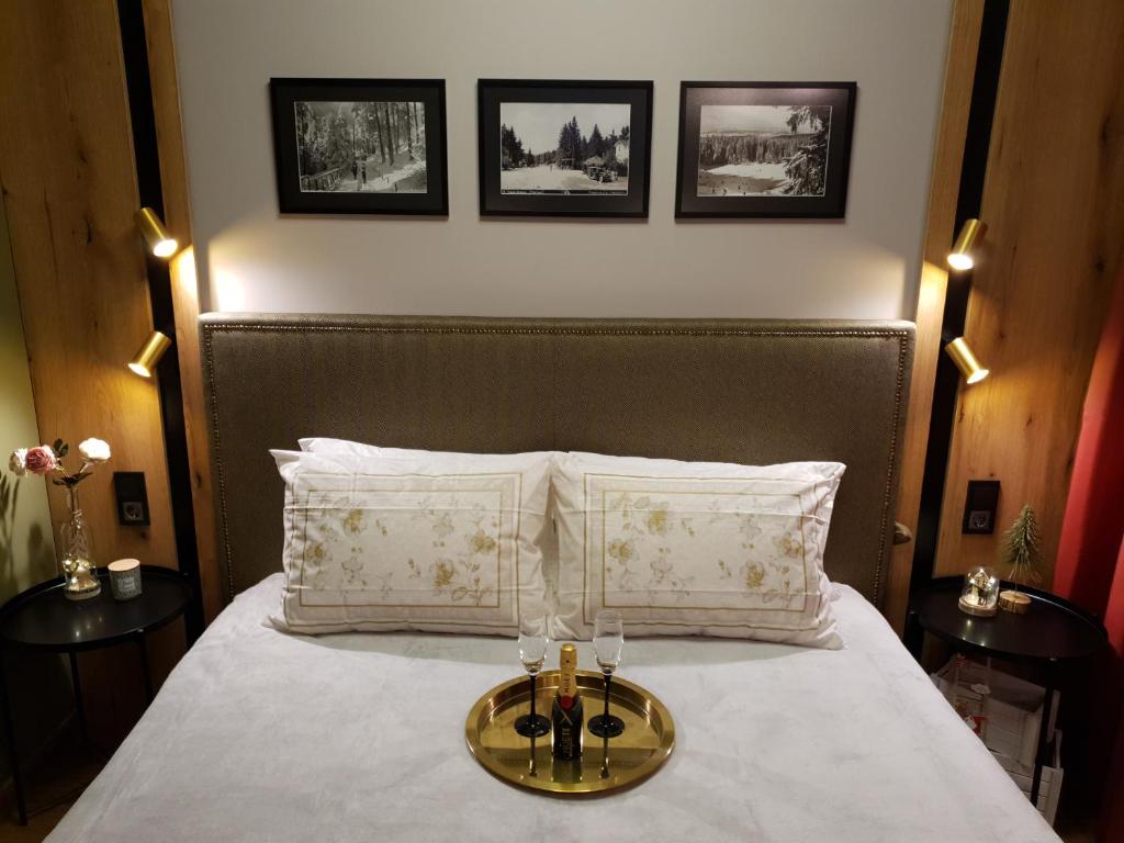 Postel nebo postele na pokoji v ubytování Pinewood ANG luxurious apartment A32