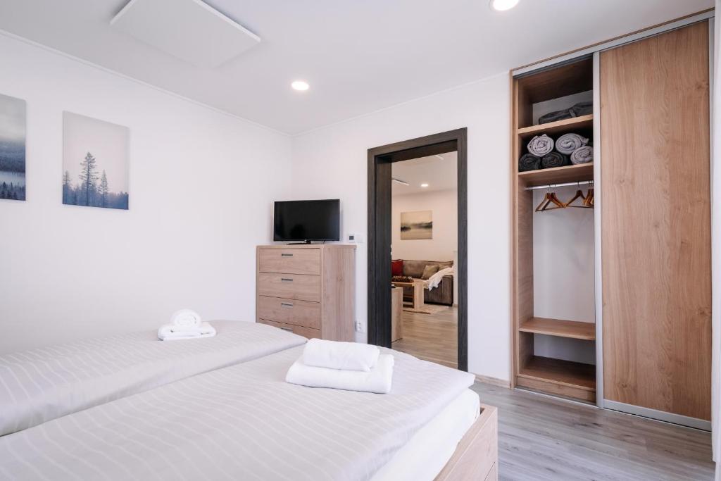 Postel nebo postele na pokoji v ubytování Apartment Hugo Klínovec