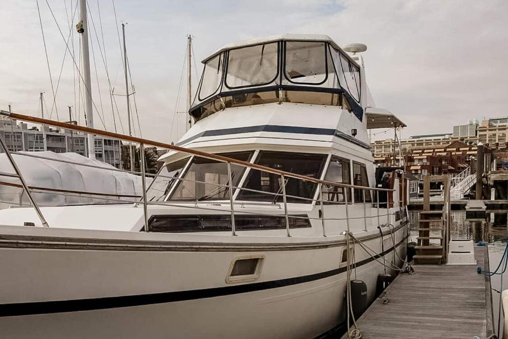 a white boat is docked at a dock at 2BR Spacious & Comfy 43' Yacht - Heat & AC - On the Freedom Trail - Best Nights Sleep in Boston