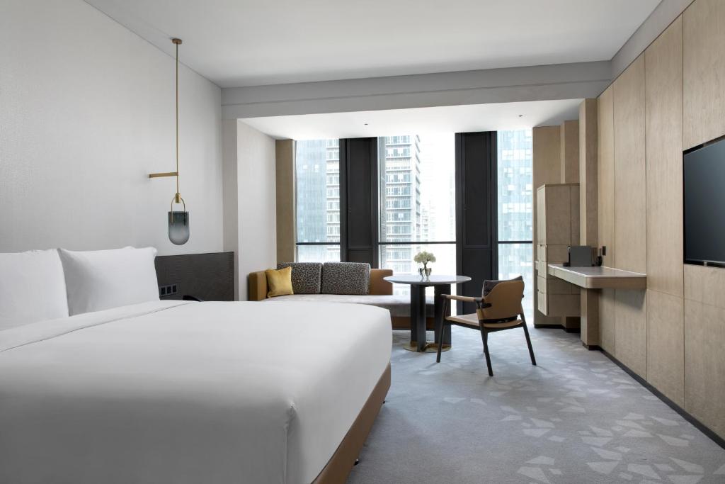 Postel nebo postele na pokoji v ubytování InterContinental Foshan DongPing