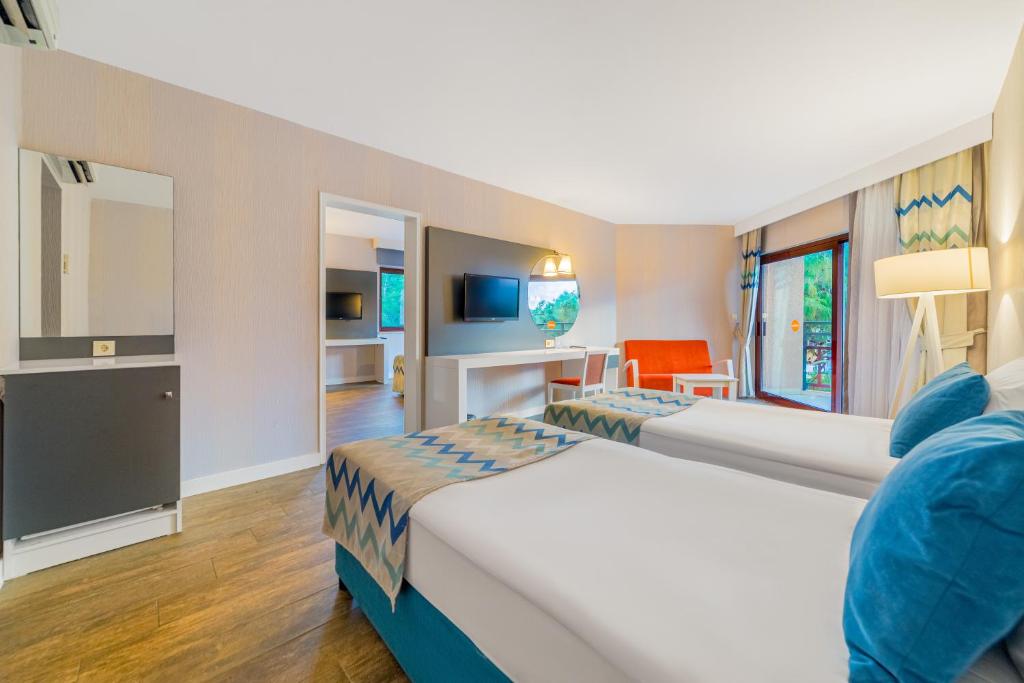 Justiniano Park Conti - 13