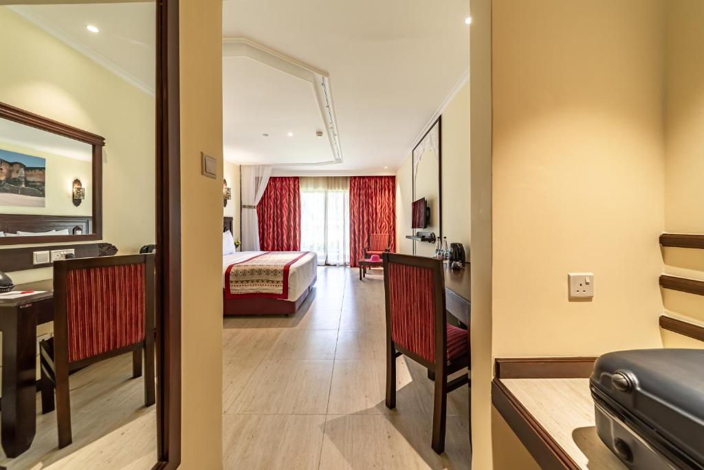 Postel nebo postele na pokoji v ubytování PrideInn Paradise Beach Resort & Spa Mombasa