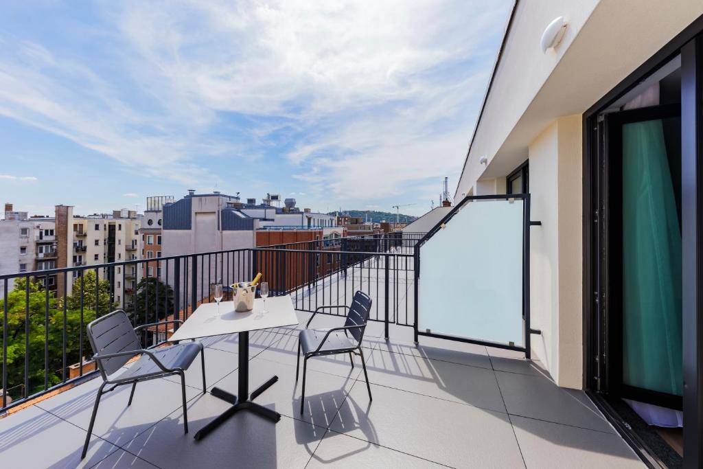 A balcony or terrace at Barceló Budapest