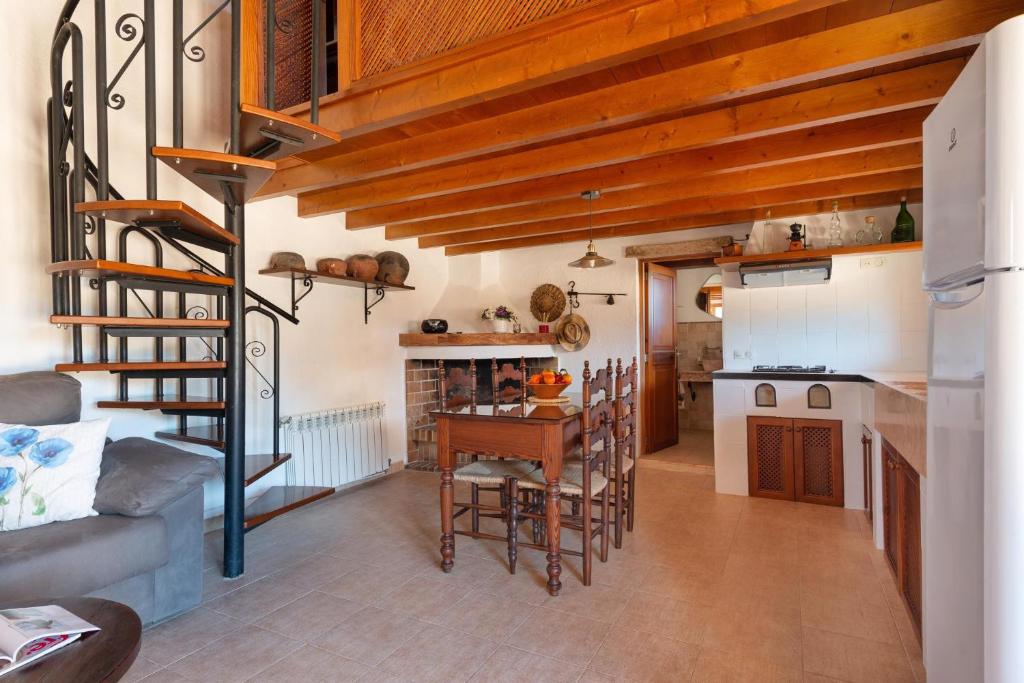 Kuchyň nebo kuchyňský kout v ubytování Sunset Finca Ses Contesas