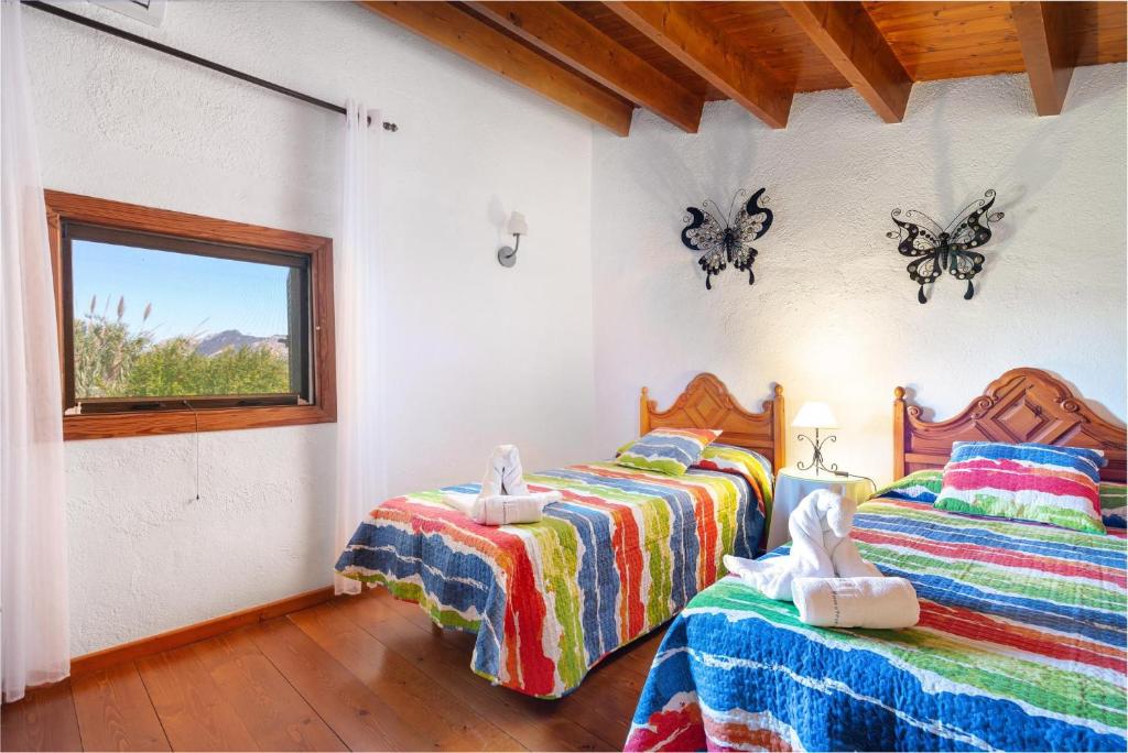 Postel nebo postele na pokoji v ubytování Sunset Finca Ses Contesas
