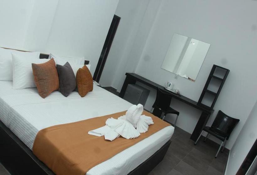 Postel nebo postele na pokoji v ubytování KINGS GATE Airport TRANSIT HOTEL