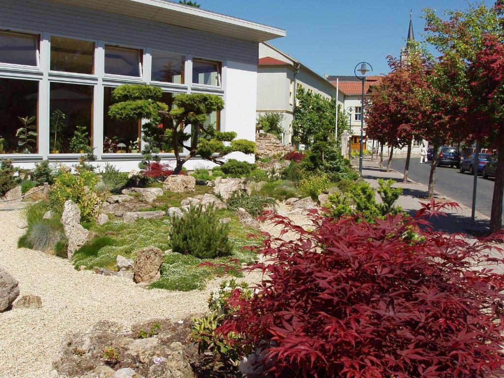 Aed väljaspool majutusasutust Hotel Weidenmühle