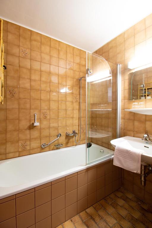 Koupelna v ubytování Sporthotel Flachauwinkl