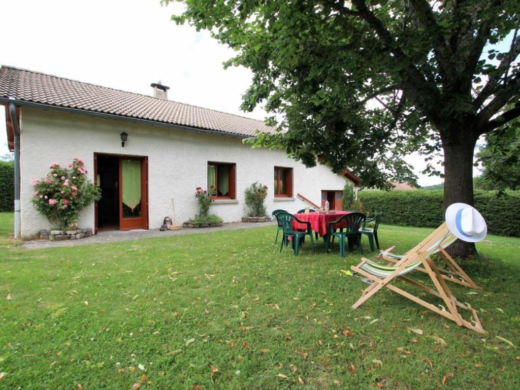 Κήπος έξω από το Gîte Montagne avec Cheminée - 4 chambres, Animaux acceptés - FR-1-582-243