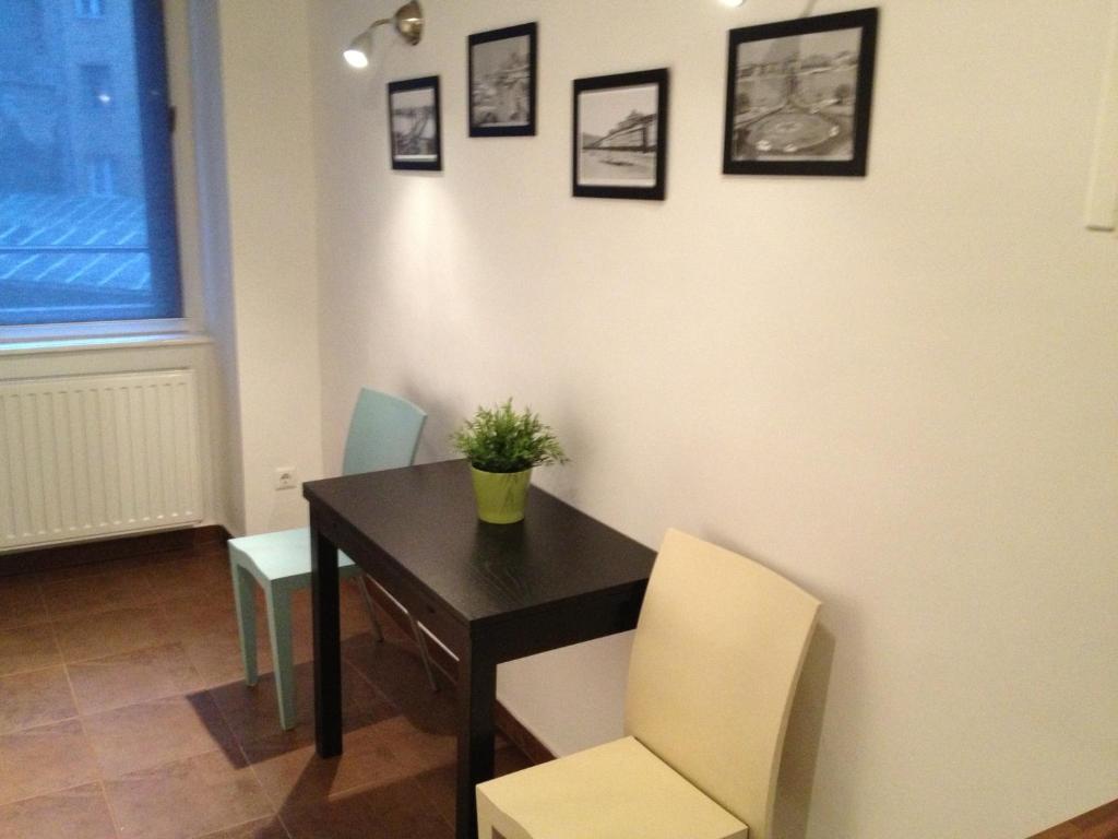 Posedenie v ubytovaní Private Apartment Centertown
