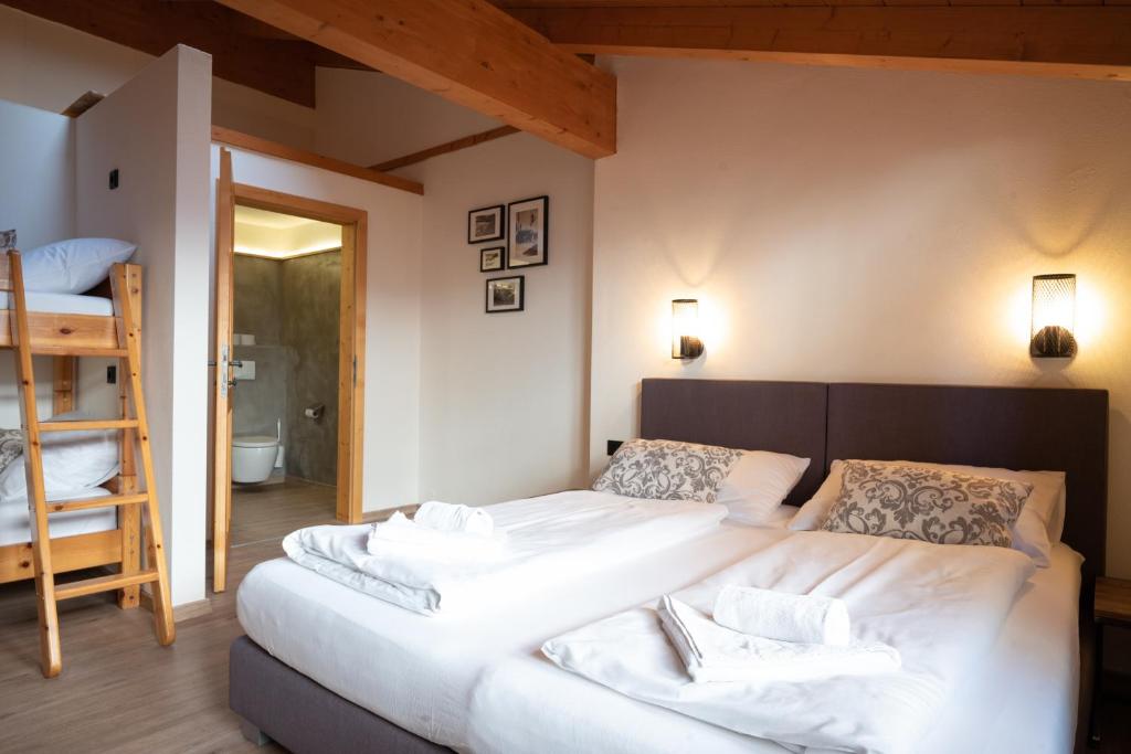 Postel nebo postele na pokoji v ubytování Landhaus Lodges Kaprun by we rent