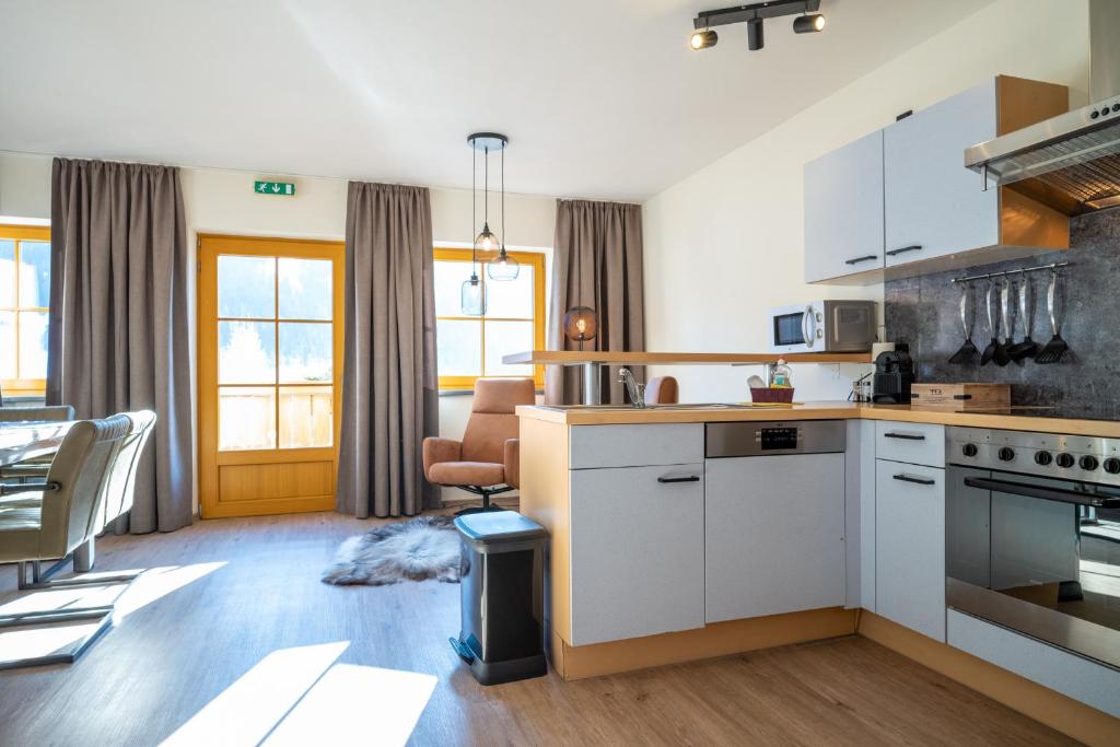 Kuchyň nebo kuchyňský kout v ubytování Landhaus Lodges Kaprun by we rent