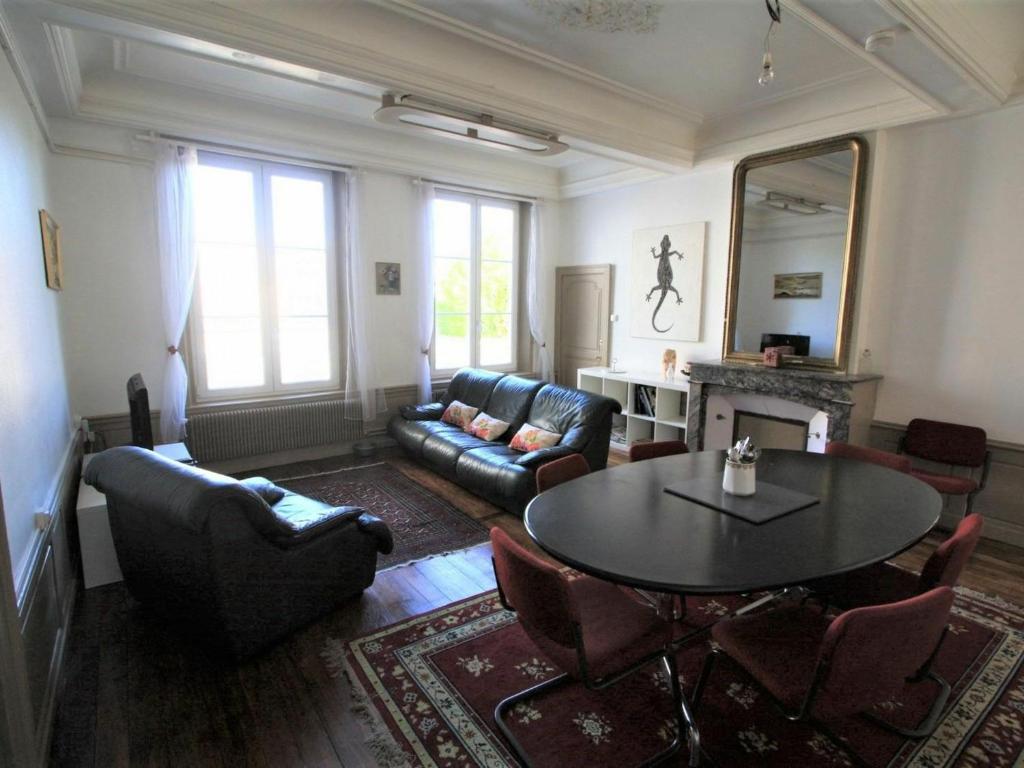 Appartement Historique au Centre de Toul, Proche Cathédrale, Tous Services Inclus - FR-1-584-74 - Hizvo