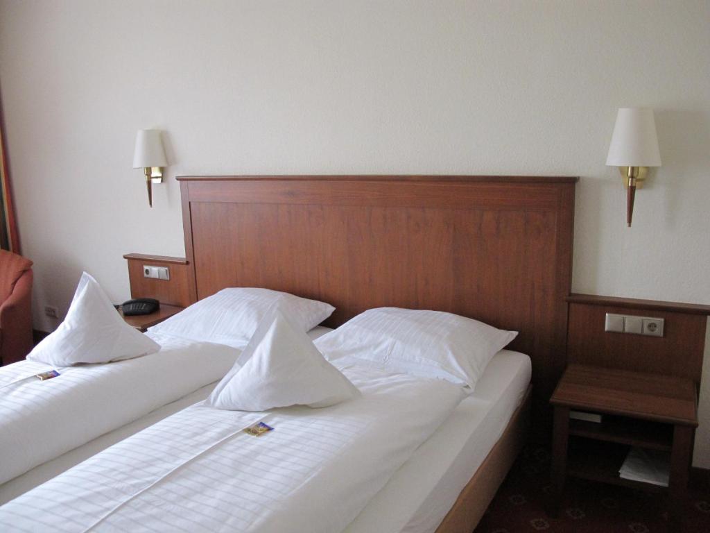Postel nebo postele na pokoji v ubytování Weinhotel Rose