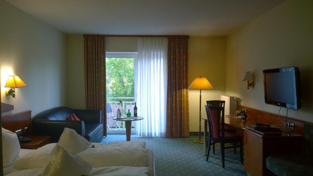 TV a/nebo společenská místnost v ubytování Weinhotel Rose