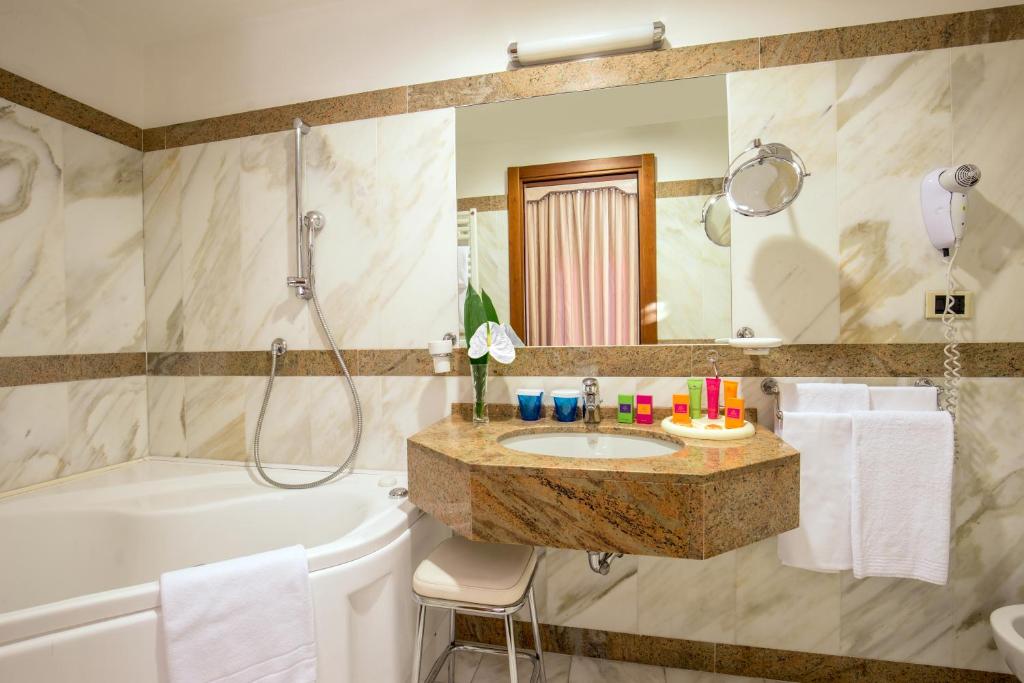 Koupelna v ubytování UNA HOTELS Empire Roma