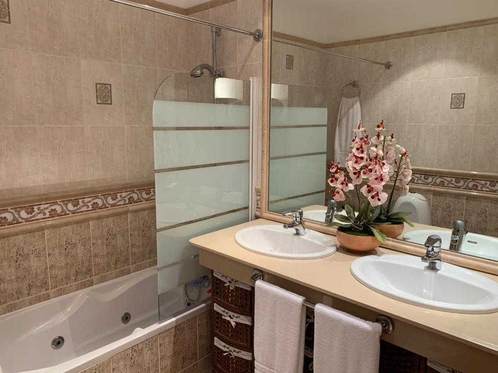 A bathroom at El Cercado