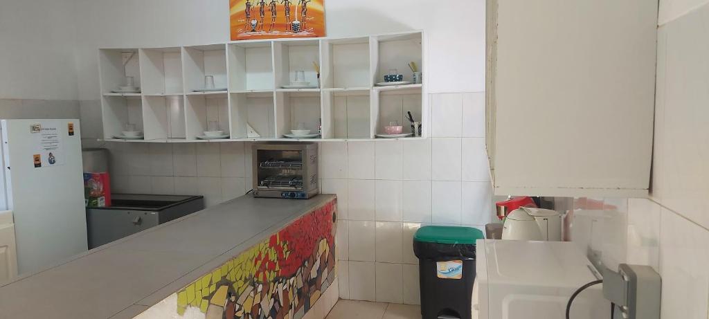 Kuchyň nebo kuchyňský kout v ubytování Surf House Hostel