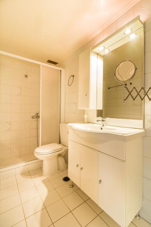 Kúpeľňa v ubytovaní One-Bedroom Apartment - Kolonaki