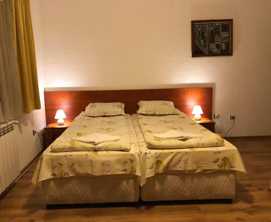 Postel nebo postele na pokoji v ubytování Guest Rooms Vachin