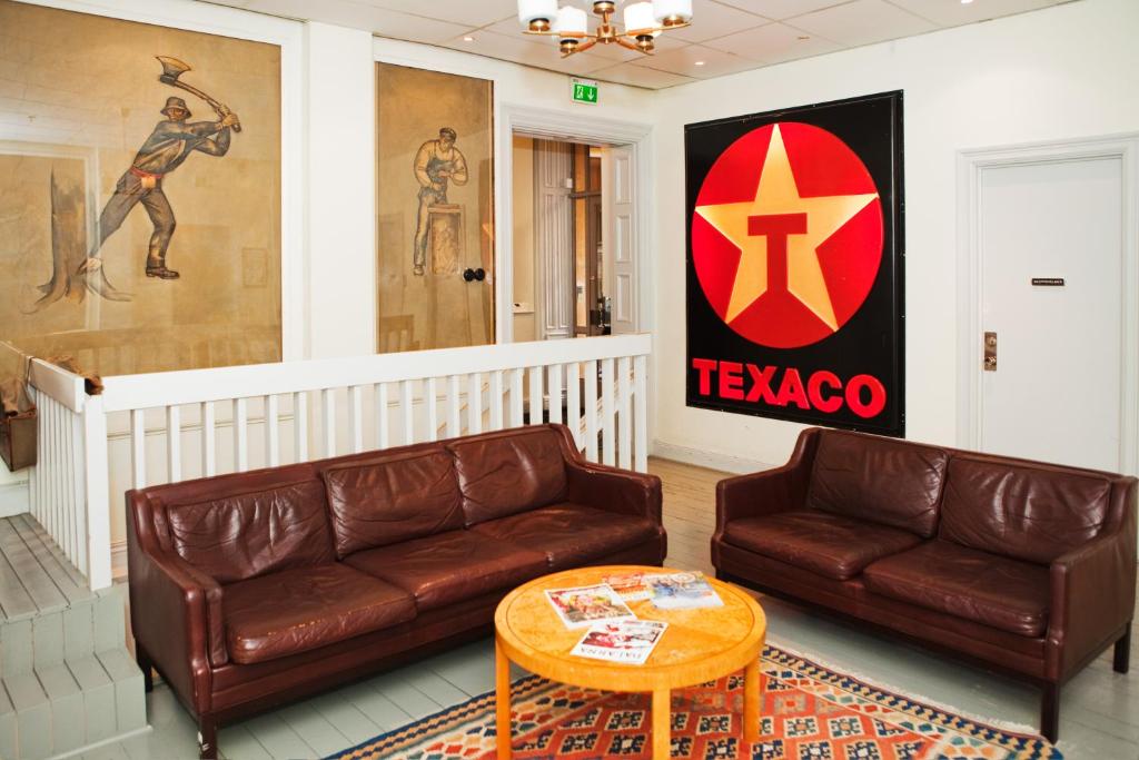 a living room with two leather couches and a table at City Backpackers Hostel in Stockholm